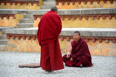monaci al Monastero Sera